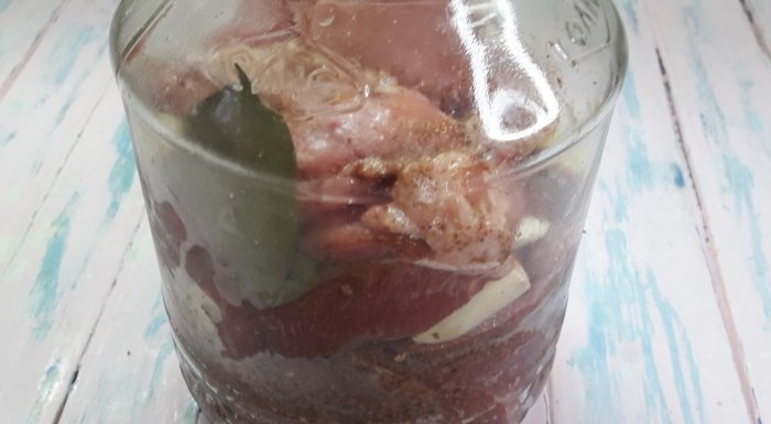 How to cook real boiled pork in a glass jar