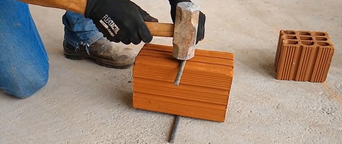 How to split a hollow ceramic block smoothly without special tools