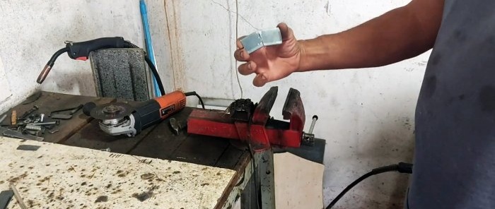 How to make devices for evenly breaking porcelain tiles along the cutting line