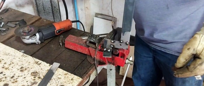 How to make devices for evenly breaking porcelain tiles along the cutting line