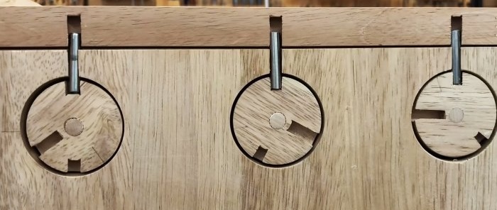 How to make a simple combination lock from wood