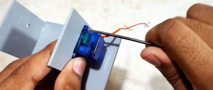 How to make a mechanical garland switch without knowledge of electronics