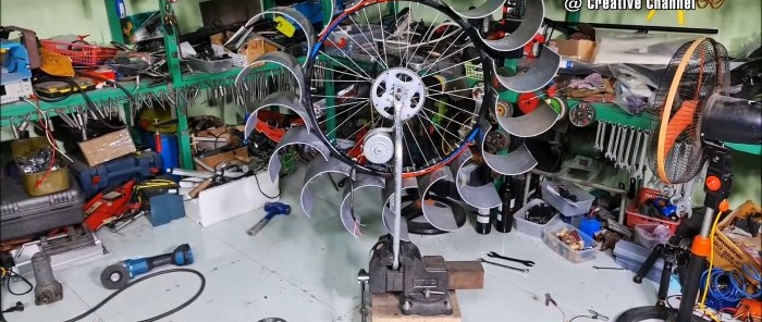 Mini hydroelectric power station made from bicycle parts and PVC pipes