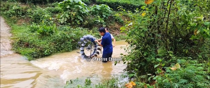 Mini hydroelectric power station made from bicycle parts and PVC pipes