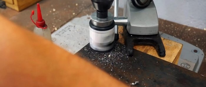 Miniature and functional do-it-yourself grinding attachment for an angle grinder