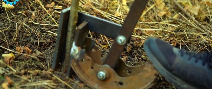 A device for uprooting seedlings and growths in the garden from car blocks