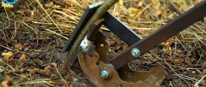 A device for uprooting seedlings and growths in the garden from car blocks