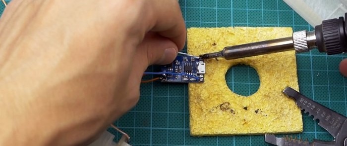 Assembling a miniature tourist power bank on solar panels