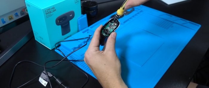 USB microscope for soldering from a webcam and an old camera lens