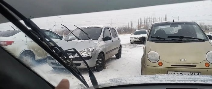 3 options to prevent windshield wipers from freezing to the glass