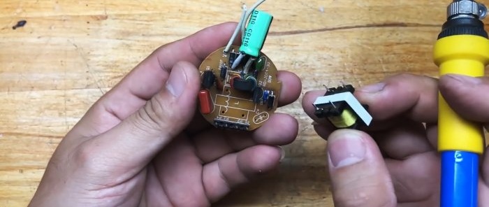 How to convert an energy-saving lamp into a 12 V power supply