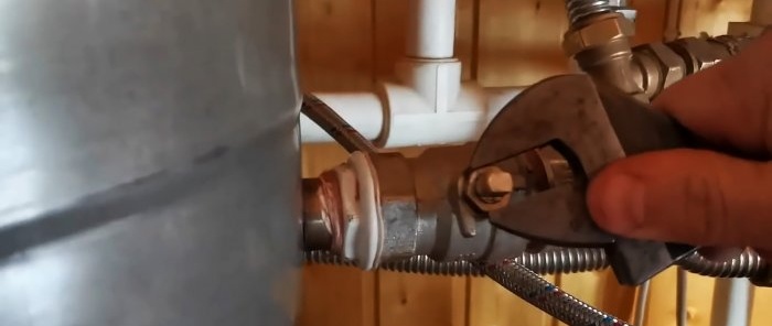 How to turn off a stuck ball valve