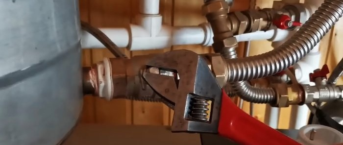 How to turn off a stuck ball valve