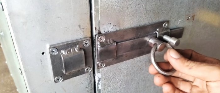 How to make a simple and reliable door latch from leftover metal