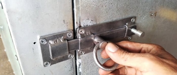 How to make a simple and reliable door latch from leftover metal