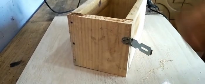 How to make a folding mold out of wood for making blocks