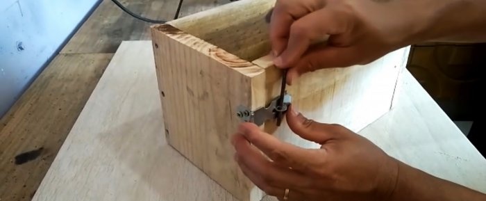 How to make a folding mold out of wood for making blocks