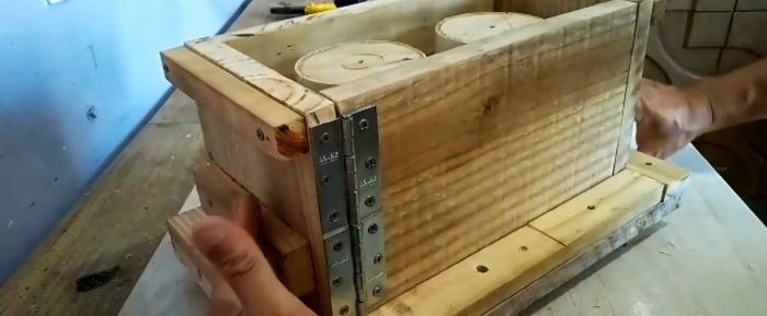 How to make a folding mold out of wood for making blocks