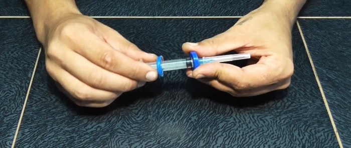 How to make an eternal flashlight without batteries from a syringe