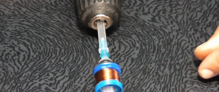 How to make an eternal flashlight without batteries from a syringe