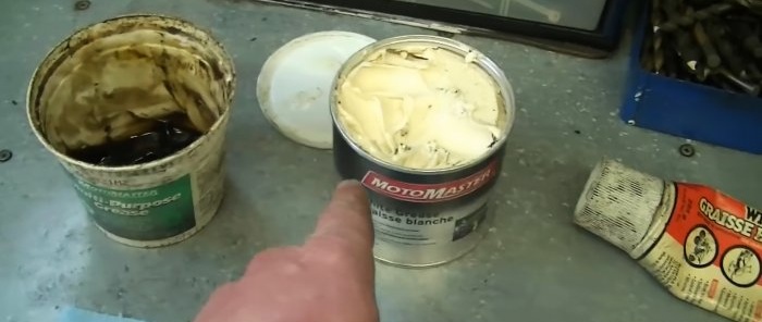 How to lubricate a sealed bearing