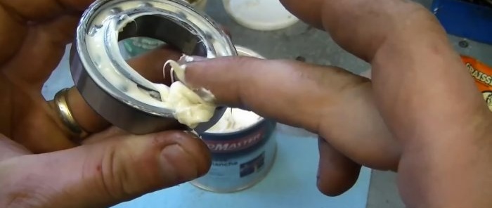 How to lubricate a sealed bearing