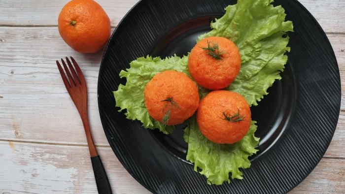 Tangerines with chicken cheese and garlic