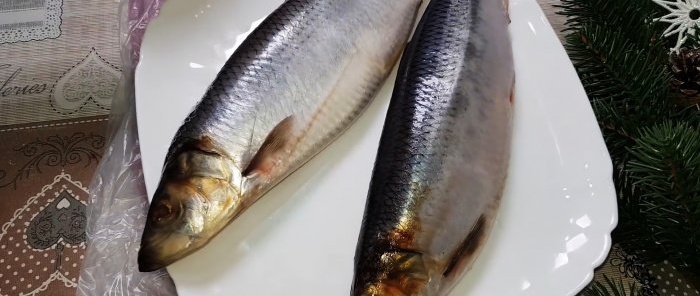 How to quickly peel boneless herring fillets