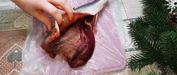 How to quickly peel boneless herring fillets