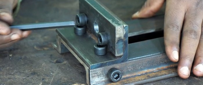 How to cheaply and quickly make a vice from profile remnants without welding