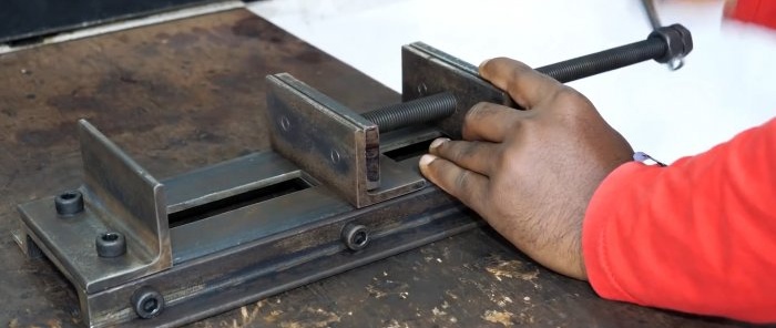 How to cheaply and quickly make a vice from profile remnants without welding