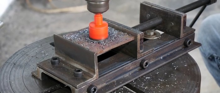 How to cheaply and quickly make a vice from profile remnants without welding