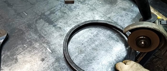 How to make a simple device from scrap metal for quickly bending a pipe into a ring