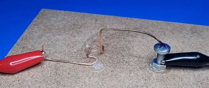 How to make a photoresistor from a screw and a piece of wire