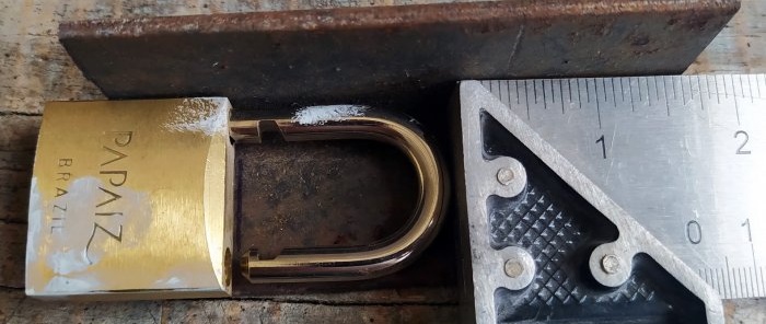 How to make anti-vandal protection for a padlock