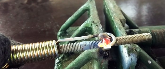 How to make a door closer from a spring and a bolt