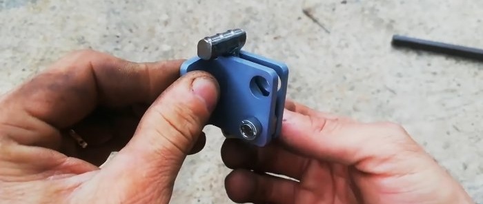 How to make a self-closing door latch with a handle from leftover metal