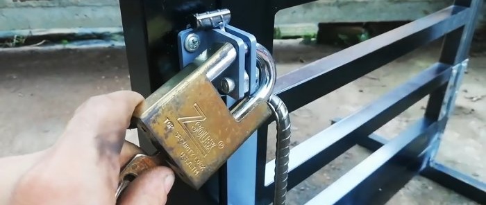 How to make a self-closing door latch with a handle from leftover metal