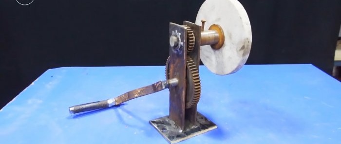 DIY hand sharpener made from old gears