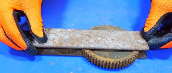 DIY hand sharpener made from old gears