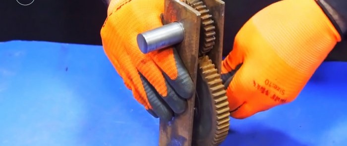 DIY hand sharpener made from old gears