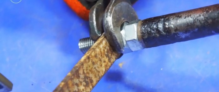 DIY hand sharpener made from old gears