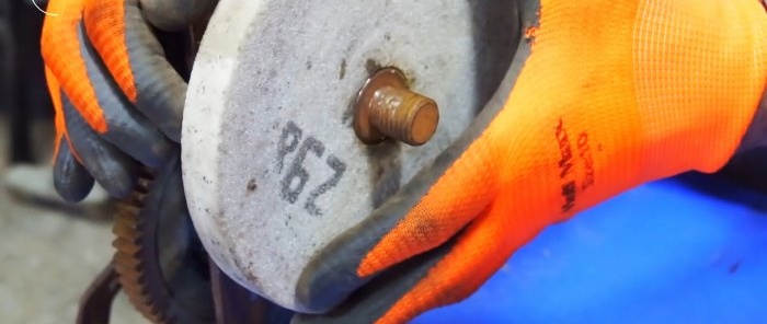 DIY hand sharpener made from old gears