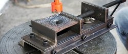 How to cheaply and quickly make a vice from profile remnants without welding