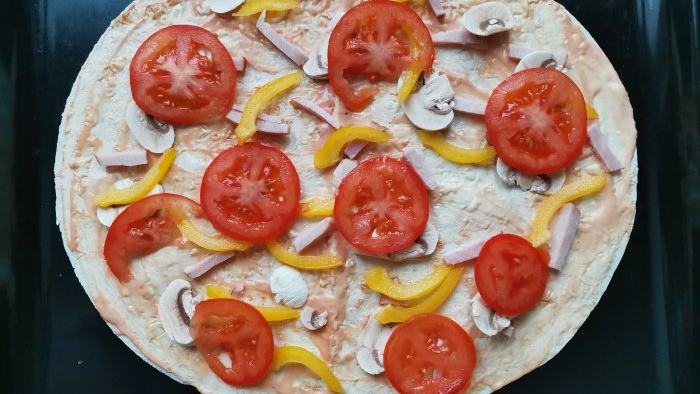 Prepare this pizza faster than ordering delivery Without kneading dough on lavash