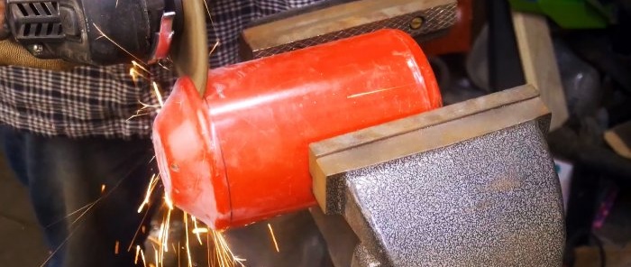 How to make a forge using a manual gas burner from a car fire extinguisher