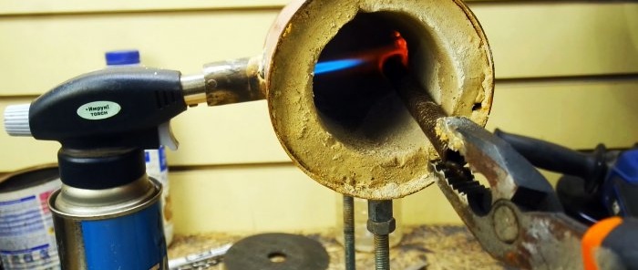 How to make a forge using a manual gas burner from a car fire extinguisher