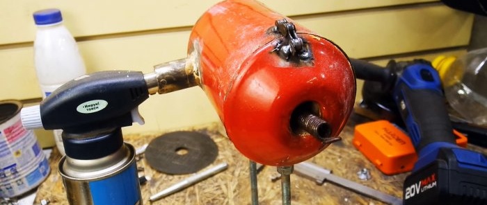 How to make a forge using a manual gas burner from a car fire extinguisher