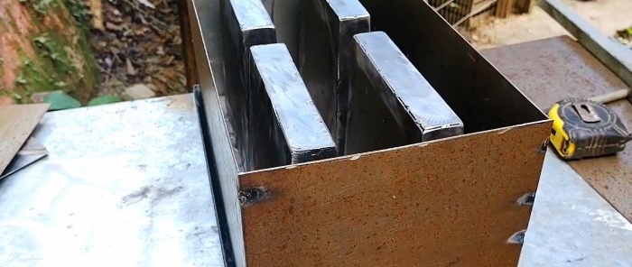 How to make a mold for molding two hollow blocks on cement at once