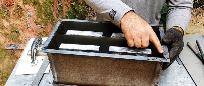 How to make a mold for molding two hollow blocks on cement at once